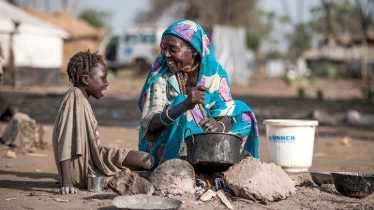 Kolla in bildspelet vad du som givare gör för människor på flykt 365 dagar om året, månad för månad. 
