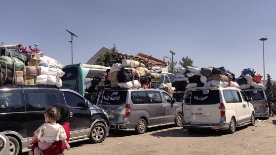 Familjer i Libanon flyr för sina liv undan de förödande bombningarna i landet.