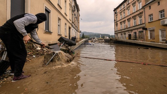 Enorma översvämningar har drabbat Polen och flera andra länder i Europa.